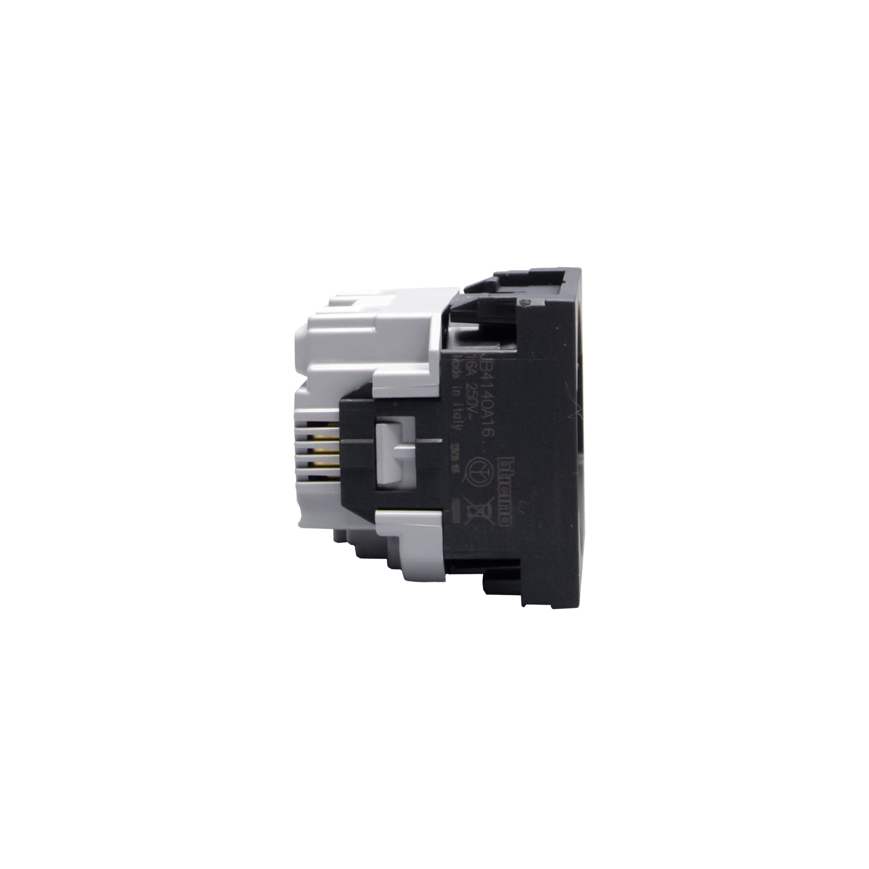 Italian standard P40 socket outlets. 2P+E 10 A and 16 A 250 Va.c. 