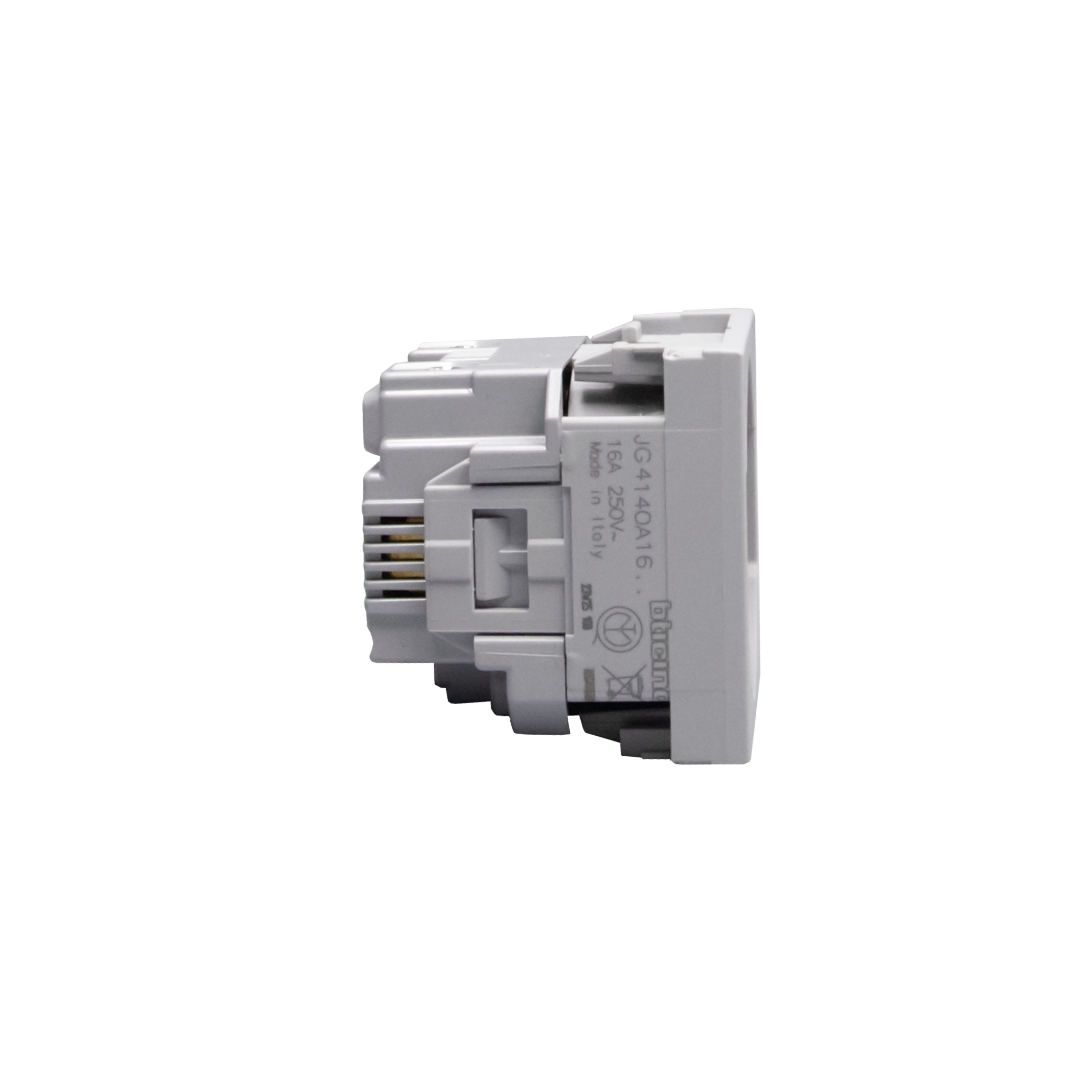 Italian standard P40 socket outlets. 2P+E 10 A and 16 A 250 Va.c. 