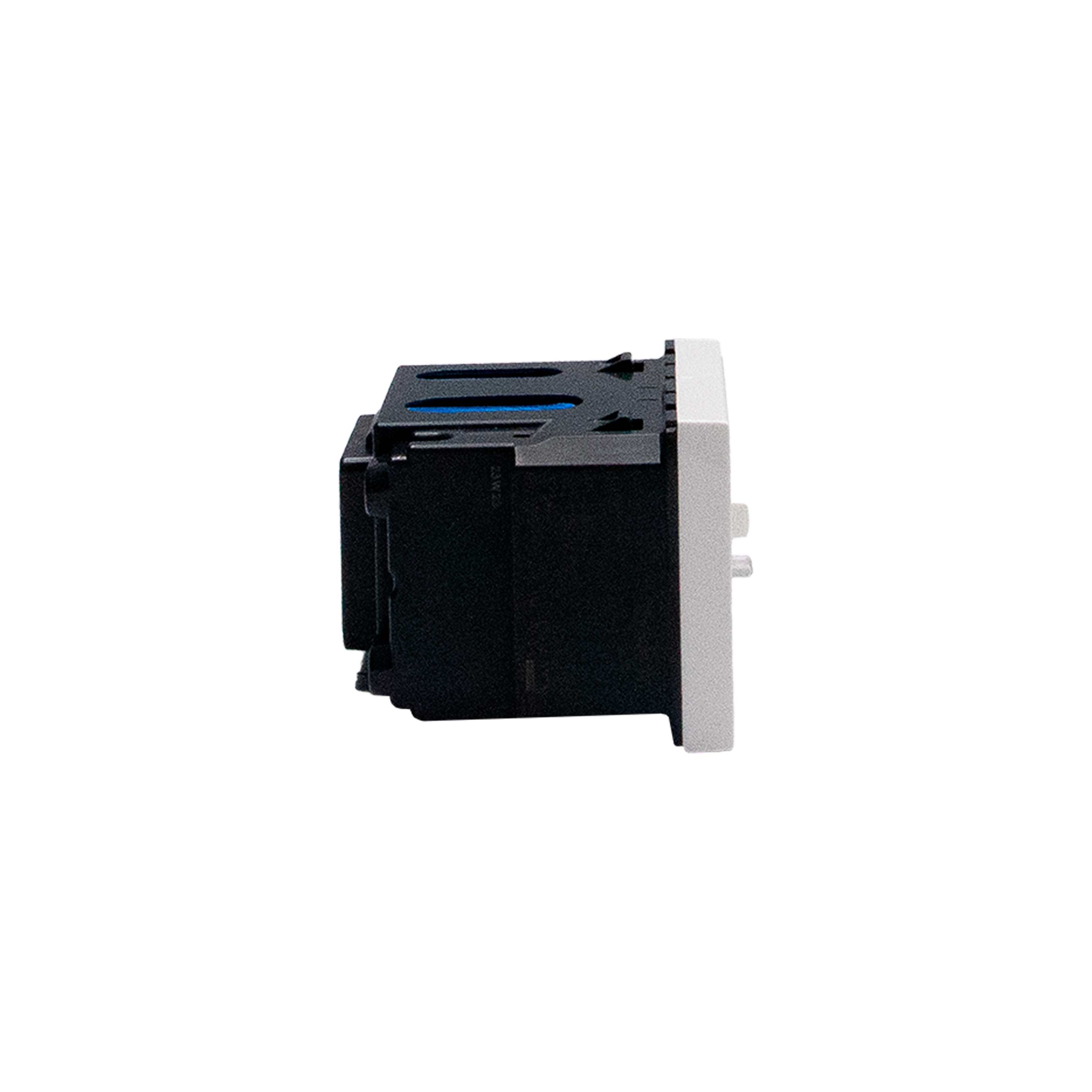 Shaver socket with insulation transformer