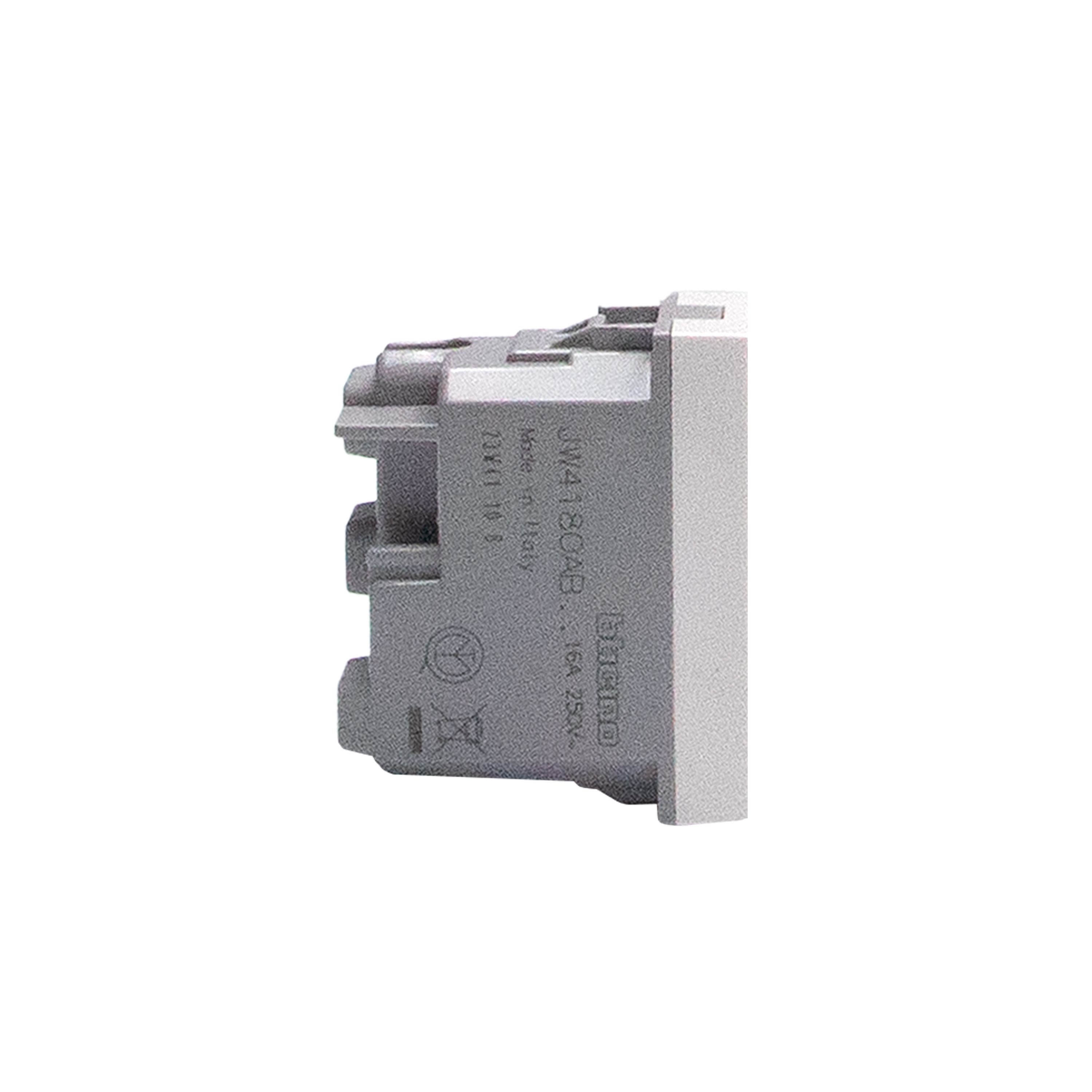 Italian standard P17/11 socket outlets. 2 P+E 16 A 250 Va.c.  