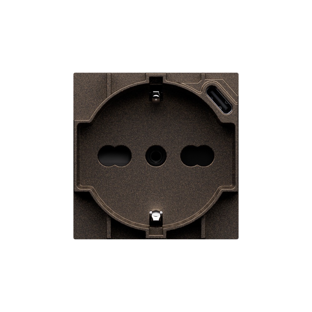 Standard Italian P40 socket with integrated USB charger.