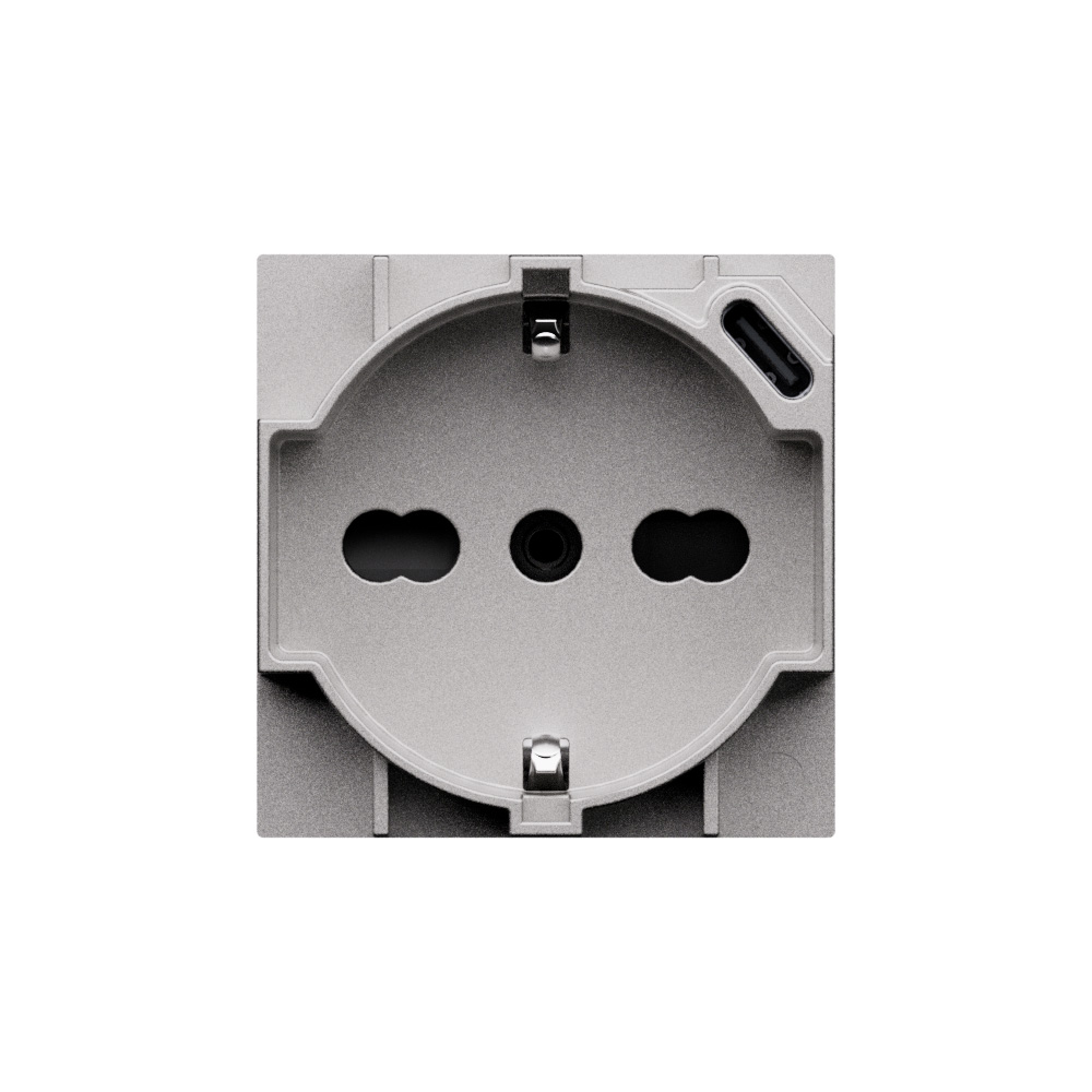 Standard Italian P40 socket with integrated USB charger.