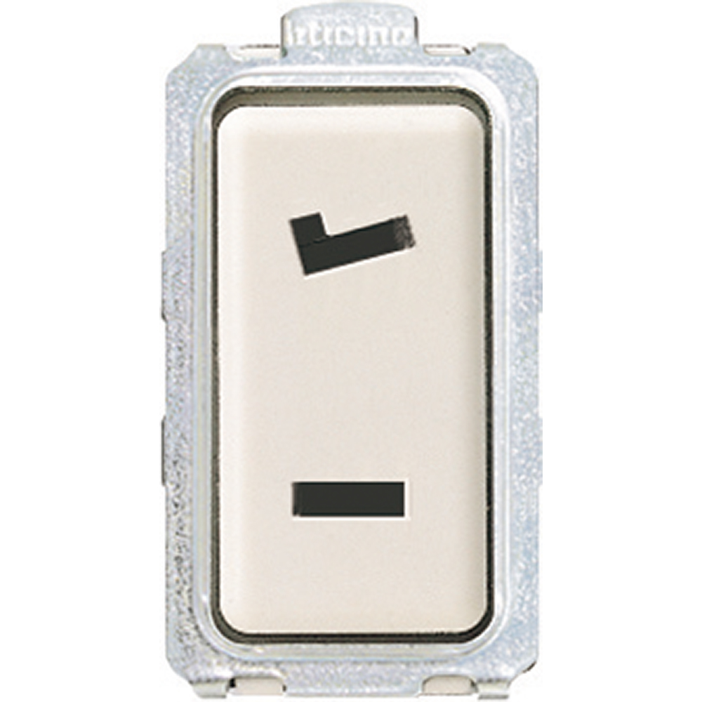 Special polarised 2P socket irreversible