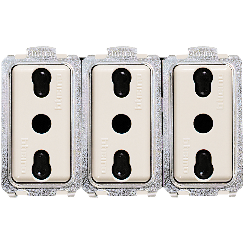Triple socket Italian standard 2P+T