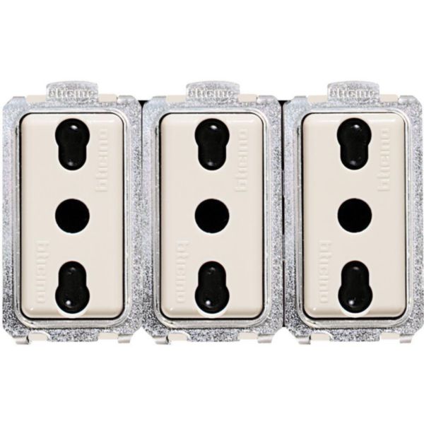 Triple socket Italian standard 2P+T