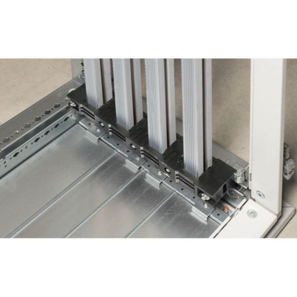 Busbar ladder insulator for "C" shape busbars in aluminium 630-1600A 