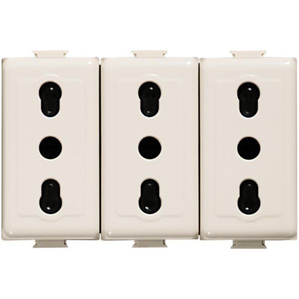 Socket triplex 2P+T 10/16A centre distance 19 and 26 mm