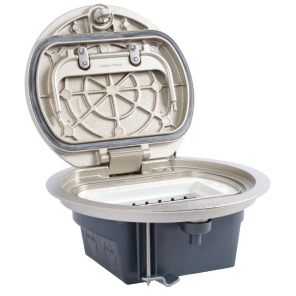 4 modules with hinged lid. IP66 (when lid is closed). Stainless steel finish.