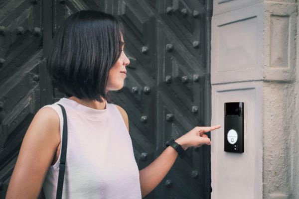 Hands-free connected video kit with Linea 3000 Black and Classe 300EOS