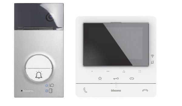 Classe 100 - One-family connected handsfree video kit