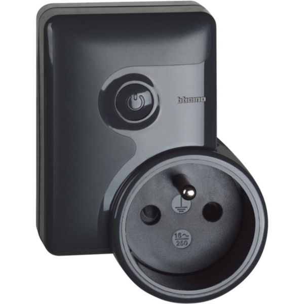 Mobile connected French/Belgian standard power outlet plug&play for existing socket.