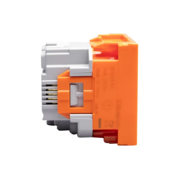 Italian standard P40 socket outlets. 2P+E 10 A and 16 A 250 Va.c. 