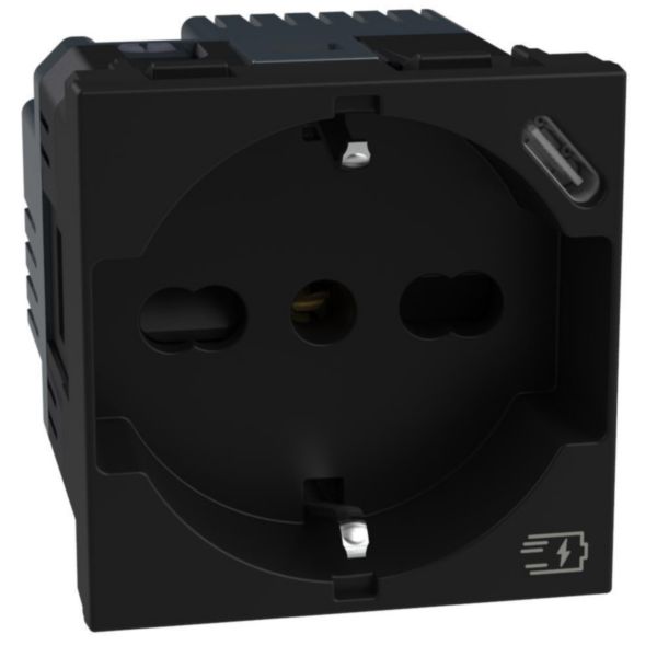 Standard Italian P40 socket with integrated USB charger