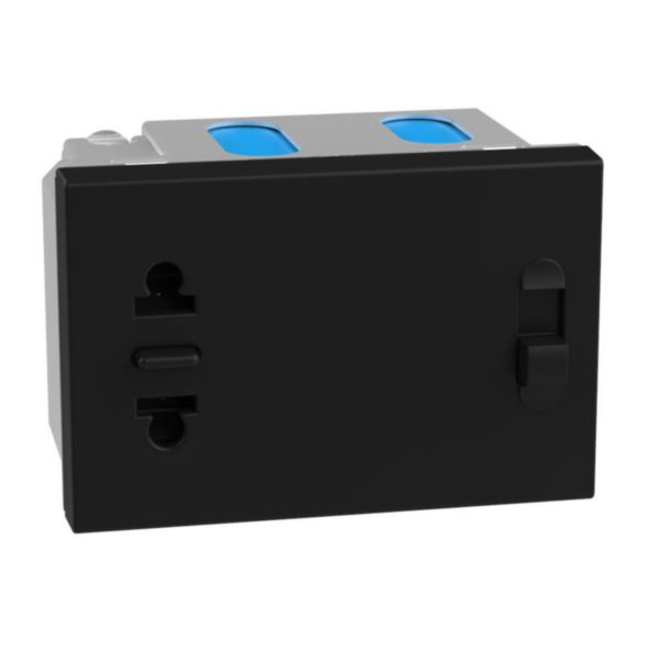 Shaver socket with insulation transformer