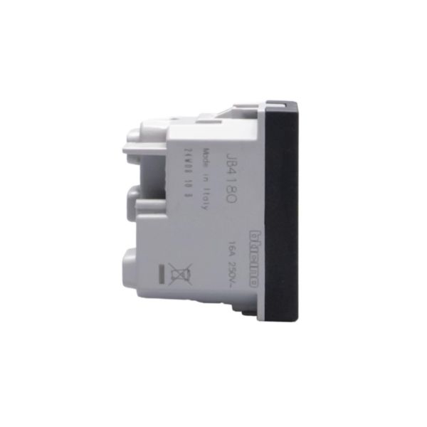 Italian standard P17/11 socket outlets 2 P+E 16 A 250 Va.c.