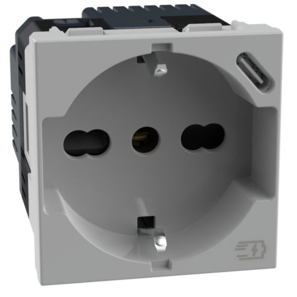 Standard Italian P40 socket with integrated USB charger