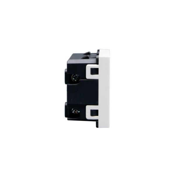 Euro/American standard socket outlets. 2P+E - 16 A - 127/250 Va.c. 