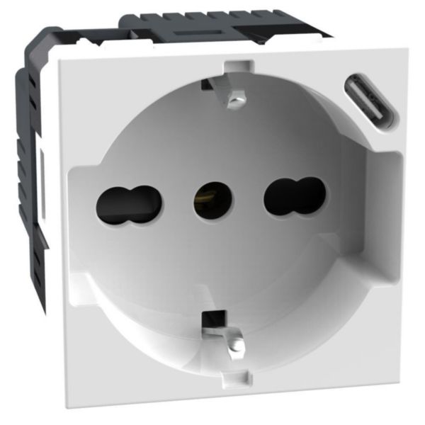Standard Italian P40 socket with integrated USB charger