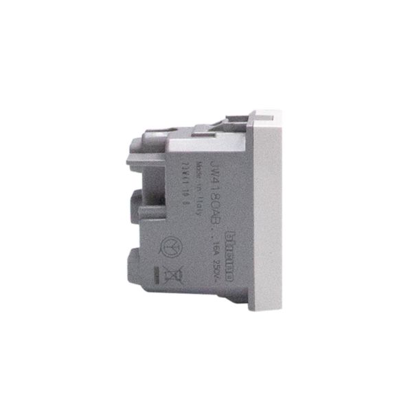 Italian standard P17/11 socket outlets. 2 P+E 16 A 250 Va.c.  