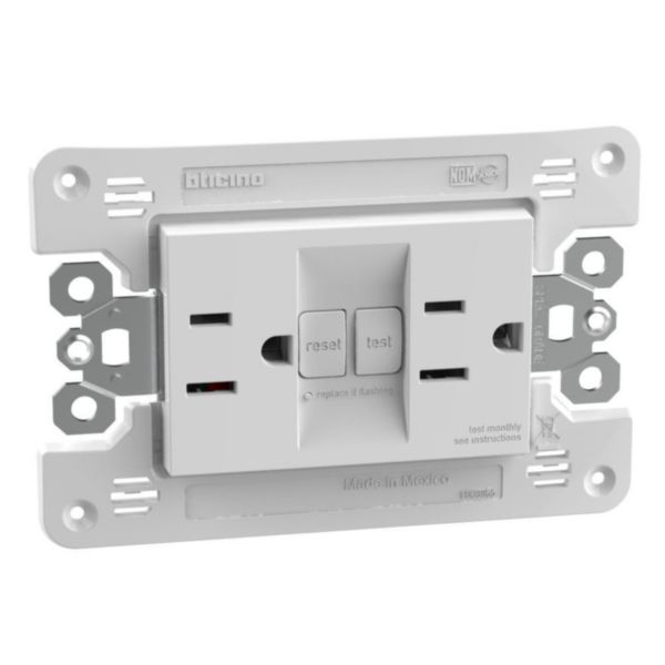 American standard socket outlets. 2 P+E 15 A 127 VA GFCI