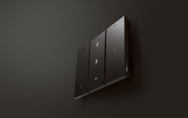 Electrified frame for the installation of up to 3 digital controls. Black.