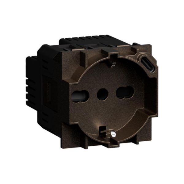 Standard Italian P40 socket with integrated USB charger.