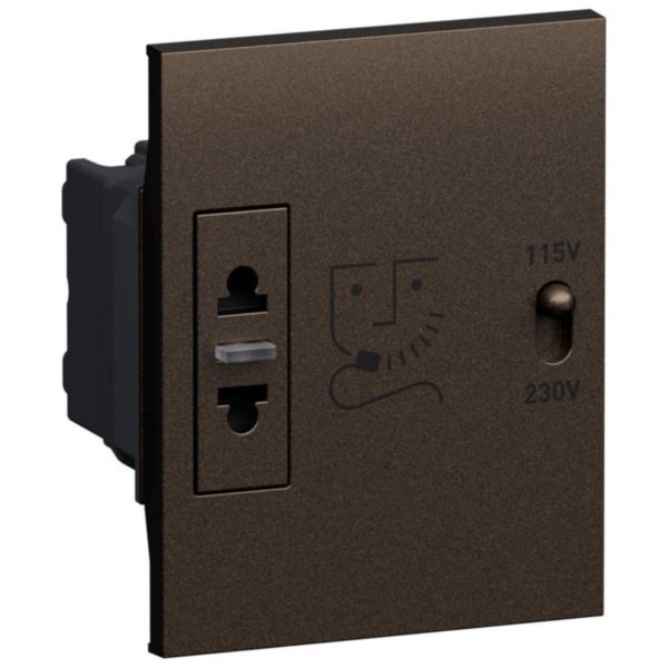 Shaver socket with insulation transformer 
