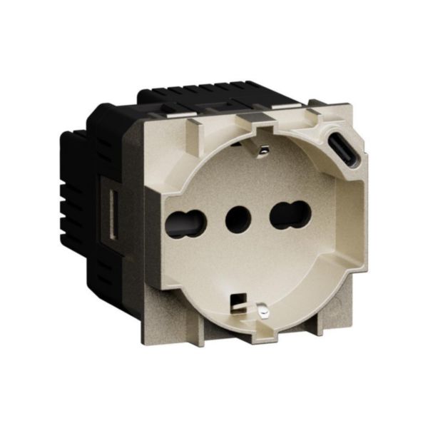 Standard Italian P40 socket with integrated USB charger.