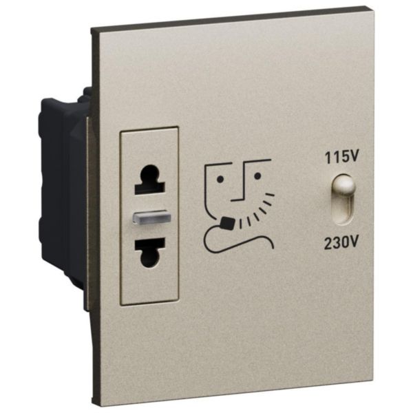 Shaver socket with insulation transformer 