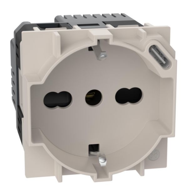 Standard Italian P40 socket with integrated USB charger