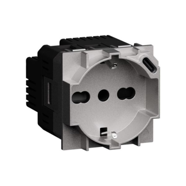 Standard Italian P40 socket with integrated USB charger.