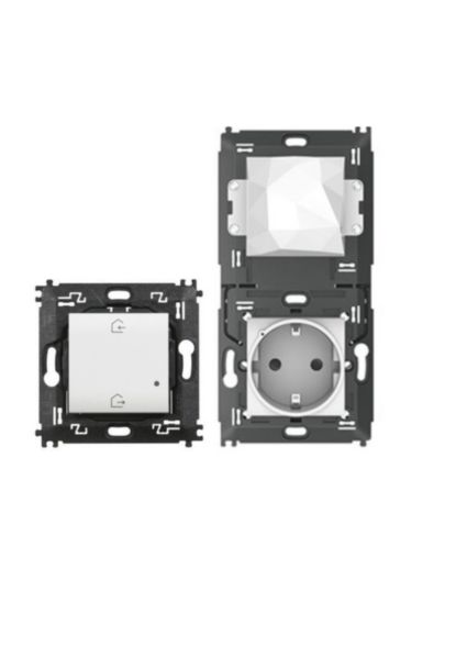 Gateway with  2P+E 16 A 250 Vac German standard socket to create a connected installation