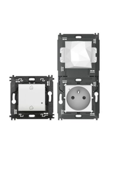 Gateway with  2P+E 16 A 250 Vac French/Belgian standard socket to create a connected installation