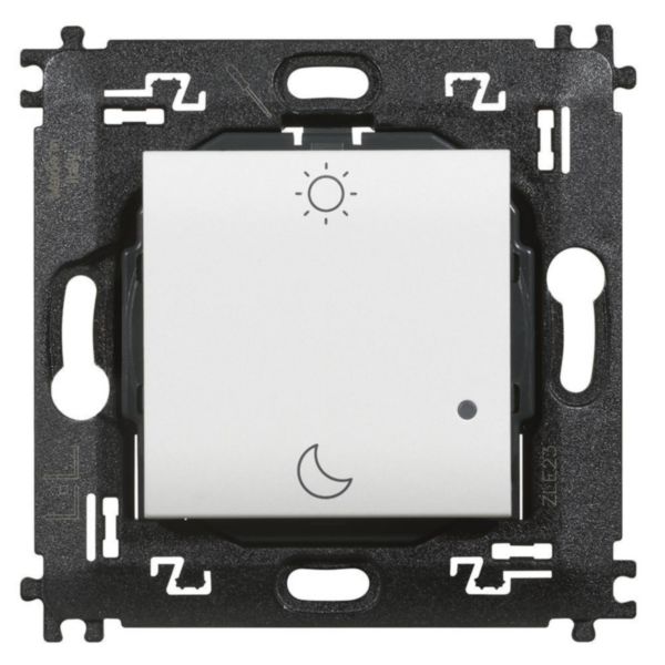 Night / day wireless switch with 2 buttons for activating Night / Day scenarios.