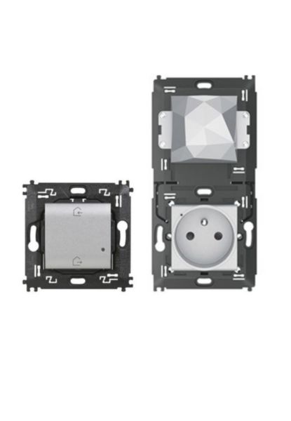 Gateway with  2P+E 16 A 250 Vac French/Belgian standard socket to create a connected installation