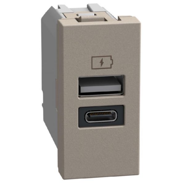 USB charger with 2 type A and C ports - 20W