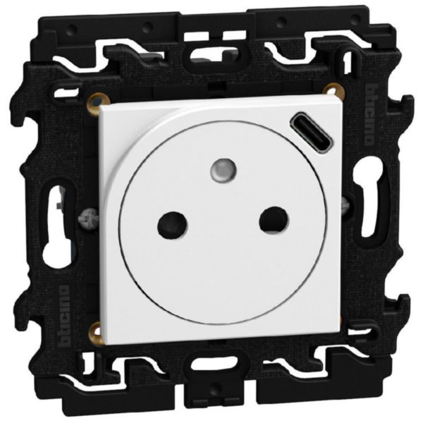 French standard socket 2 P+E 16 A 250 V with USB charger - white