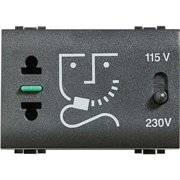 Shaver socket with insulation transformer