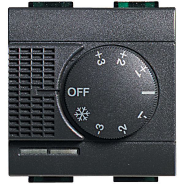 Room temperature control sensor for heating and cooling systems with knob for +/- 3 °C.