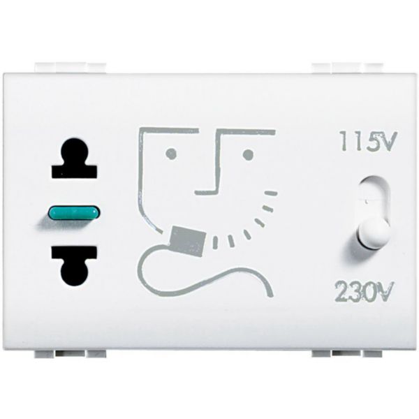 Shaver socket with insulation transformer