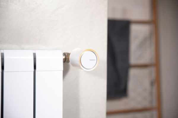 Smart radiator valve