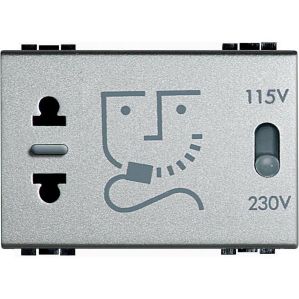 Shaver socket with insulation transformer